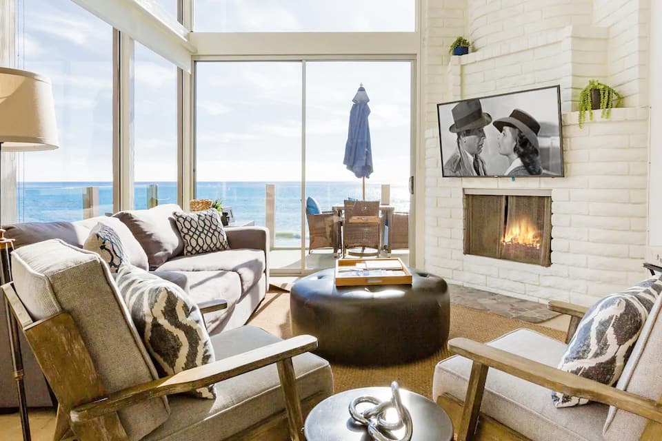 A Malibu Road townhouse on the sand, Malibu, California, United States, photo 3 of 10