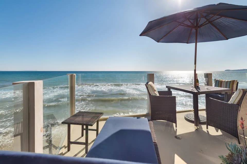 A Malibu Road townhouse on the sand, Malibu, California, United States, photo 5 of 10