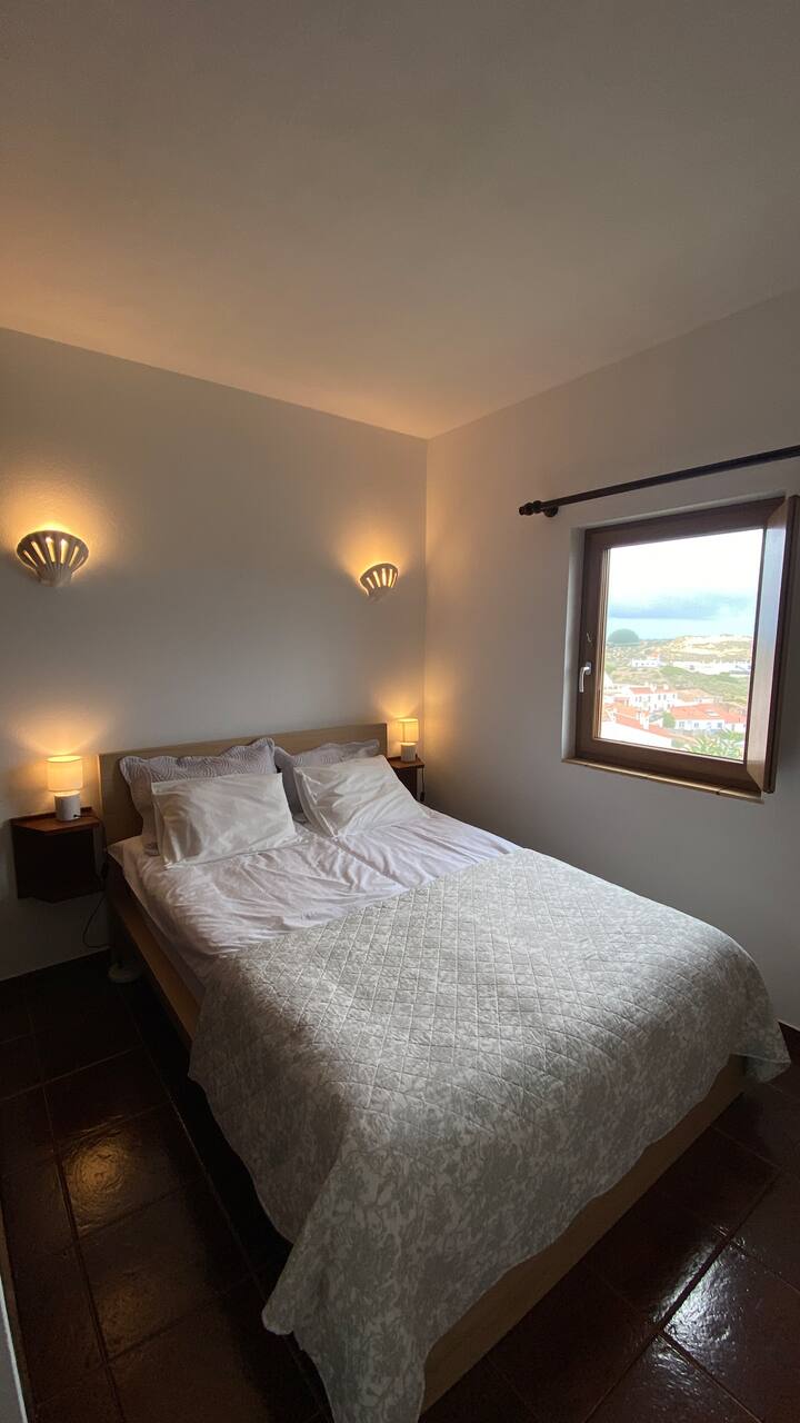 Dormitorio doble 3, habitación con vista a la playa de Bordeiras