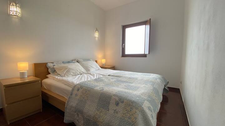 Dormitorio doble 2, habitación con vistas a la playa de Bordeiras