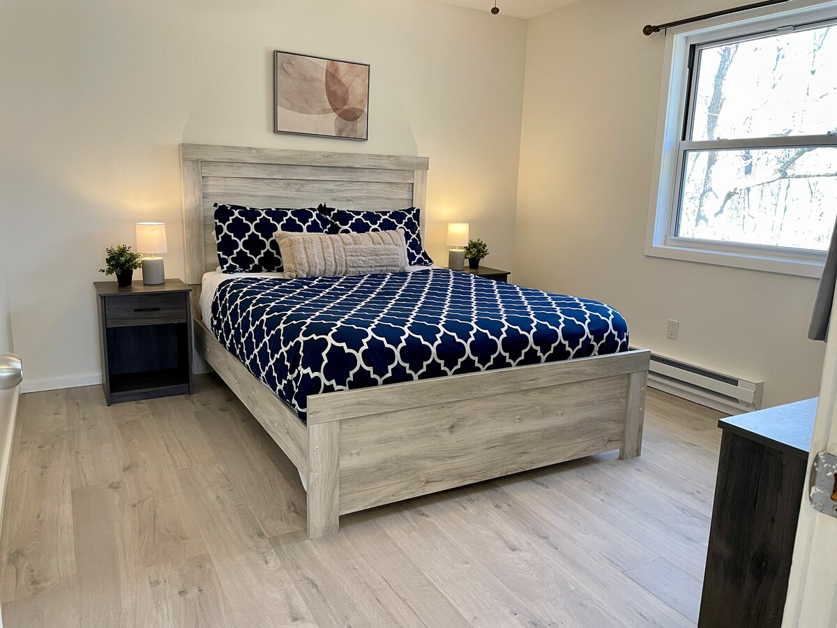 Bedroom#3 Queen Bed third floor