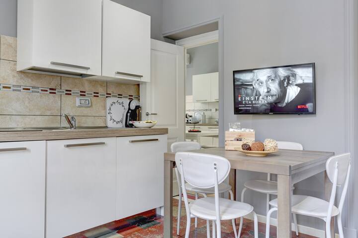 Apartment Colosseum view (100 meters away) gallery image 4