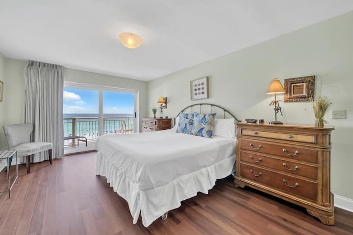 Dormitorio principal ~ Cama tamaño king (colchón NUEVO) y pisos nuevos 