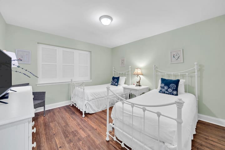 Segundo dormitorio ~ 2 camas individuales (piso nuevo)