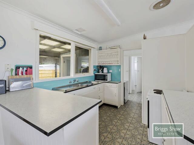 BLAIRGOWRIE BY THE SEA..location location location gallery image 4