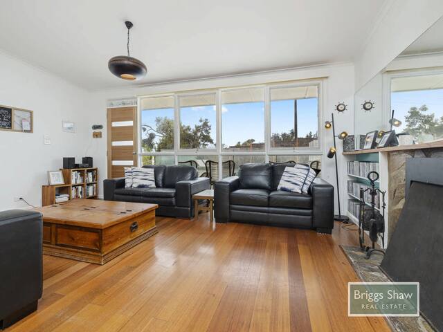 BLAIRGOWRIE BY THE SEA..location location location gallery image 5