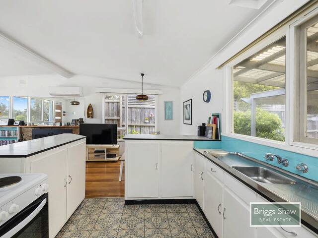 BLAIRGOWRIE BY THE SEA..location location location gallery image 3