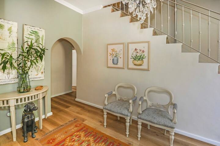 Tranquil well appointed home in Constantia gallery image 5