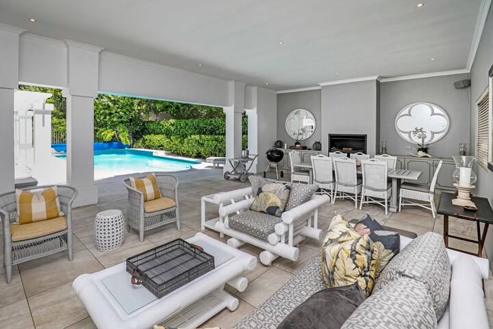 Tranquil well appointed home in Constantia