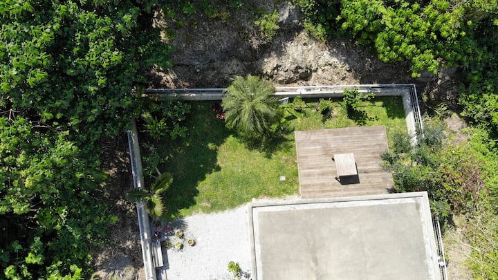 Right in front of the beach. BBQ, pets allowed. - Houses for Rent