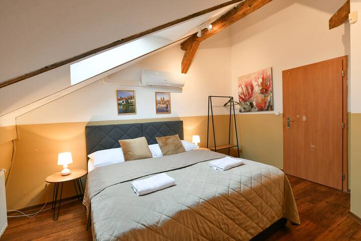 Amazing Charles Bridge Apartment with terrace&AC gallery image 5