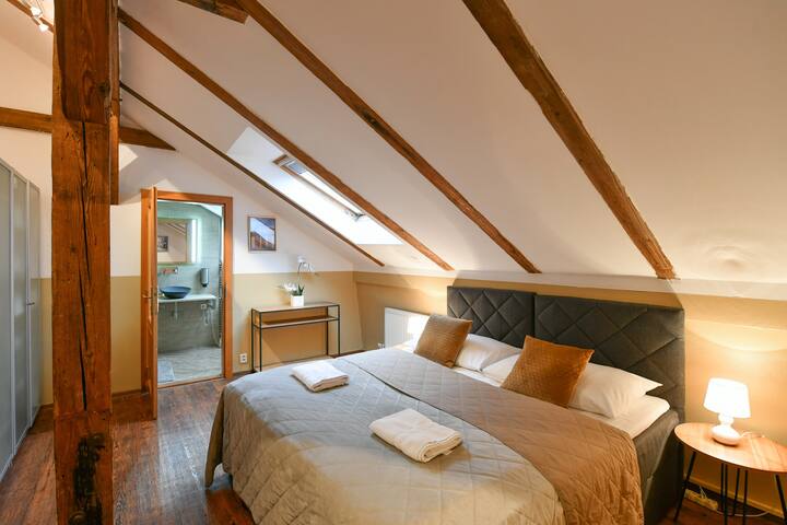 Amazing Charles Bridge Apartment with terrace&AC gallery image 4