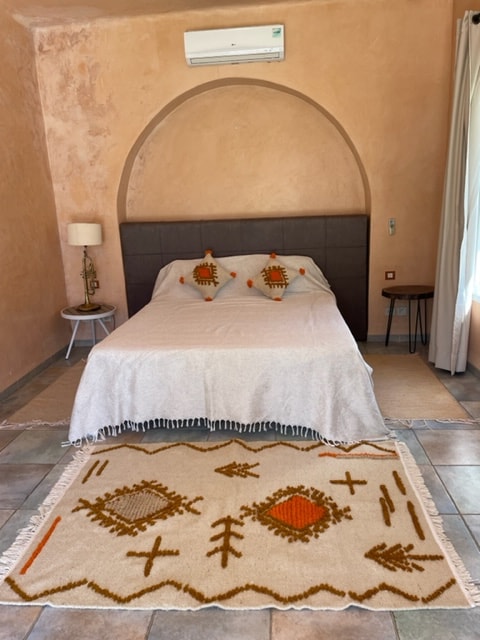 ห้องมาสเตอร์สวีทพร้อมวิวสระว่ายน้ำปรับอากาศ