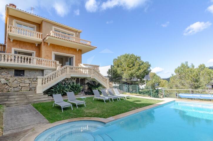 VILLA AIGUABLAVA – Comfort, quiet, lovely views gallery image 3