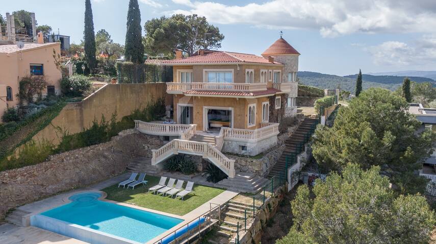 VILLA AIGUABLAVA – Comfort, quiet, lovely views gallery image 4