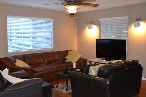 3 Bdrm, 2ba, 4 Beds 1 mile frm Kingman KRMC, Quiet