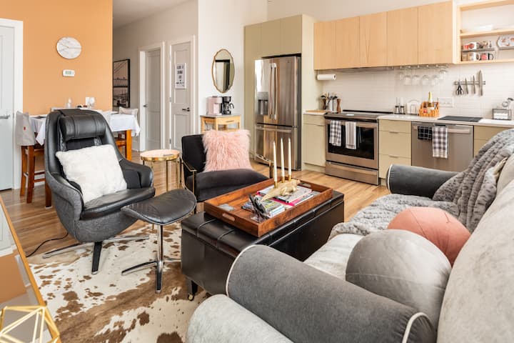 Cozy Luxe Loft | Free Parking | Heart of City