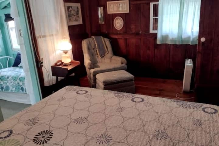 Middle bedroom- reading area 