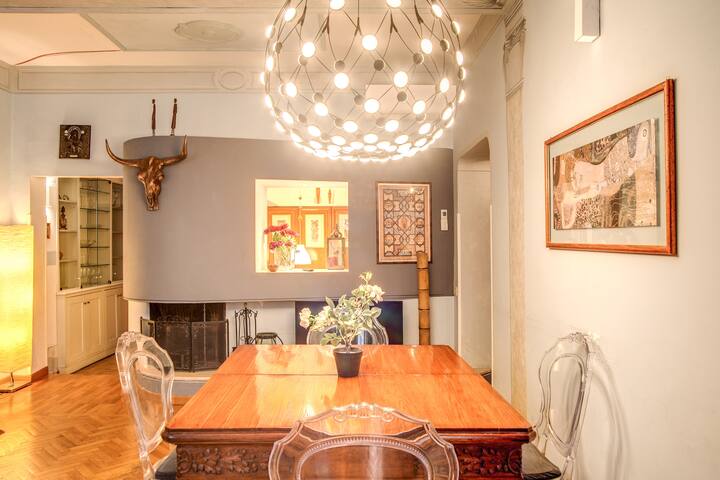 Rome by FOOT fast WIFI King Size Bed gallery image 2