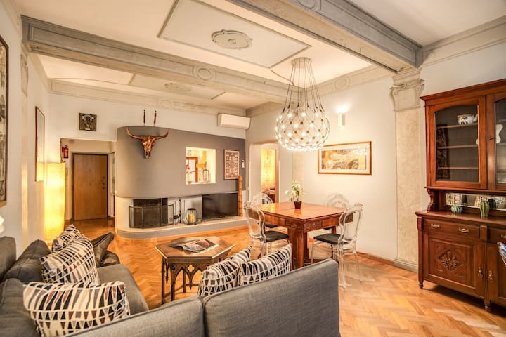 Rome by FOOT fast WIFI King Size Bed