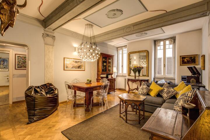 Rome by FOOT fast WIFI King Size Bed gallery image 3