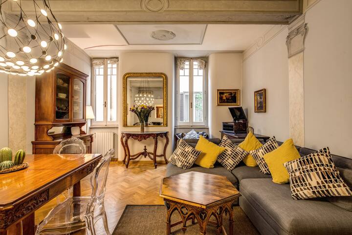 Rome by FOOT fast WIFI King Size Bed gallery image 4