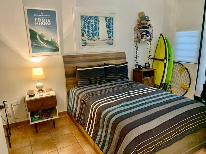 Гостинска соба со балкон/високи тавани/телевизор/клима уред 