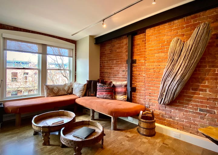 Art Loft @ the Historic Leiser near DT Harbour