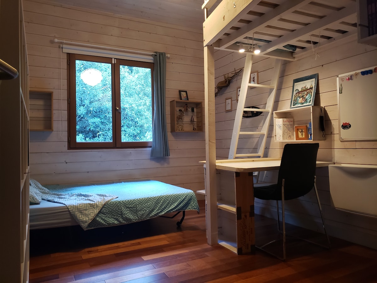 Chambre Jean-Baptiste ，双人床140 x 190厘米，夹层床90 x 200厘米。