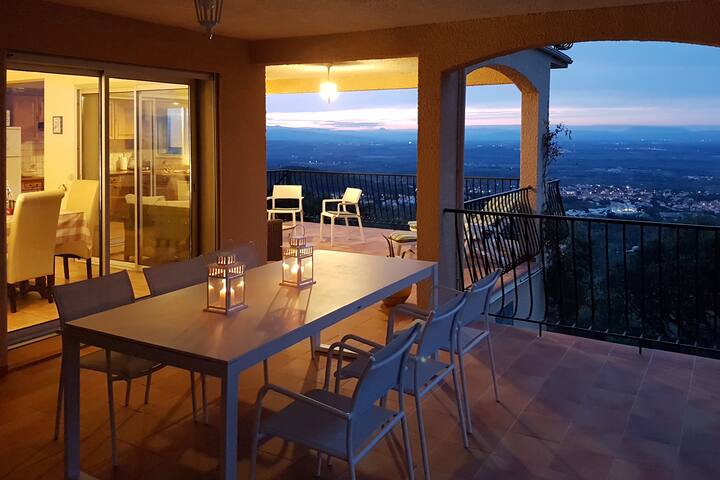 Dream view over vineyards & sea, pool, tennis