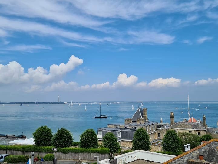 Stunning Sea Views In Cowes 3CV