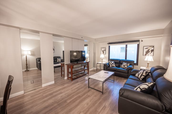 Stay Together on The Strip – 2 Bedroom Suite