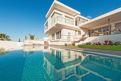 Villa Maiquetia,  villa with climatized pool