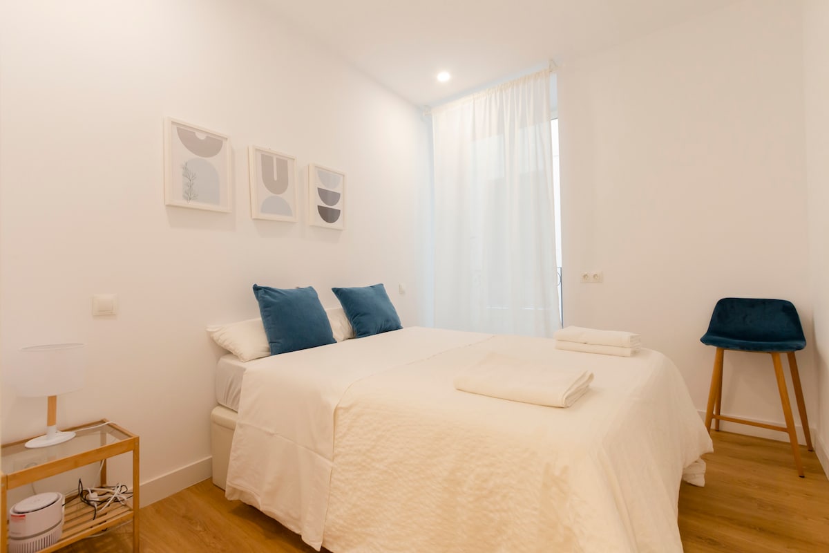 卧室2 -标准双人床和带淋浴的套房卫生间