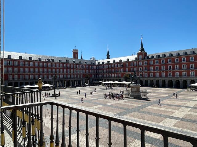 Plaza Mayor 4 Bedrooms 3 Baths Refurbished – 8pax gallery image 2