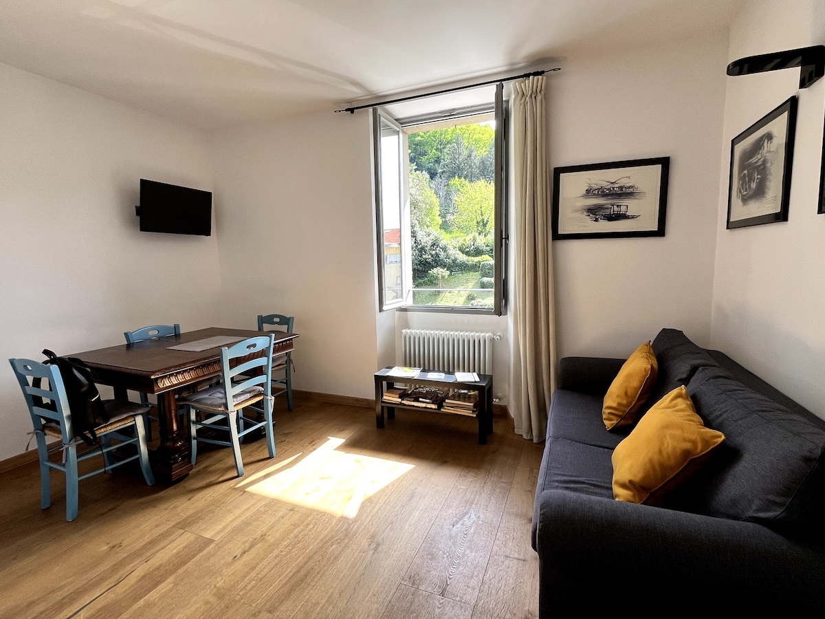 Top performing Airbnb: I LOVE VARENNA APARTMENT 2 in Perledo