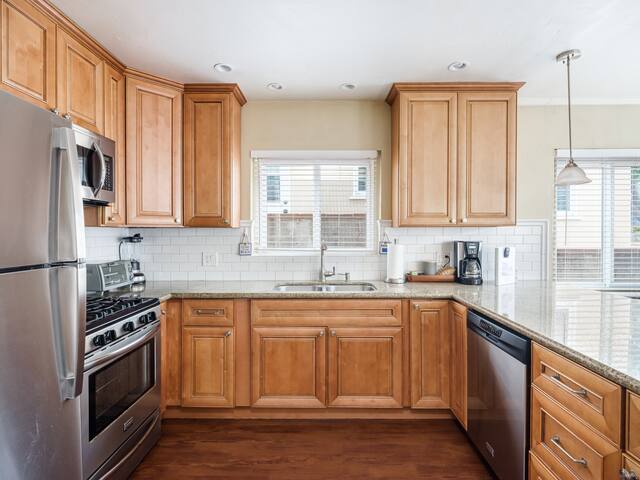 Cozy Combo Cottages! Close to Belmont Park! gallery image 5