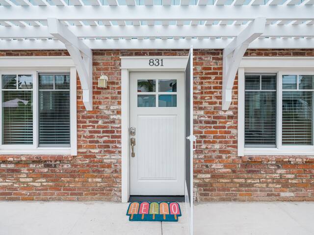 Cozy Combo Cottages! Close to Belmont Park! gallery image 2