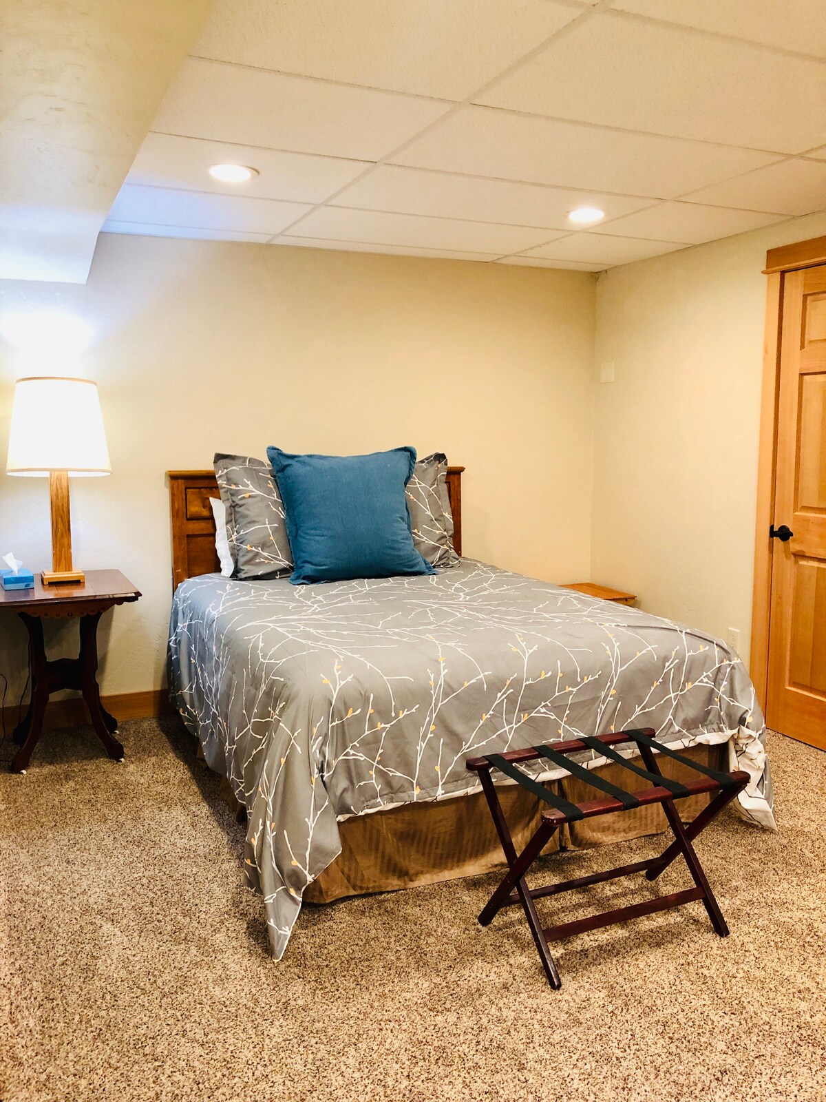 Drugi bračni krevet (160x200) dio je otvorenog tlocrta u prizemlju.