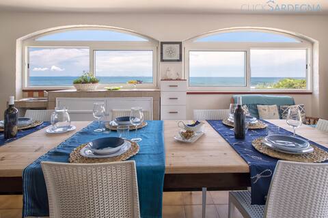 Villa Tonnare right by the sea