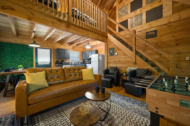 Summer Specials! Serene - Hot Tub - Parking - Gatlinburg, TN