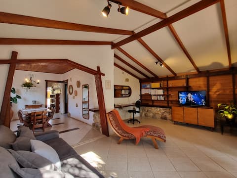 Airbnb em destaque: Casa Suíça Charming chalet with private hydro em Luziânia águas Lindas De Goiás