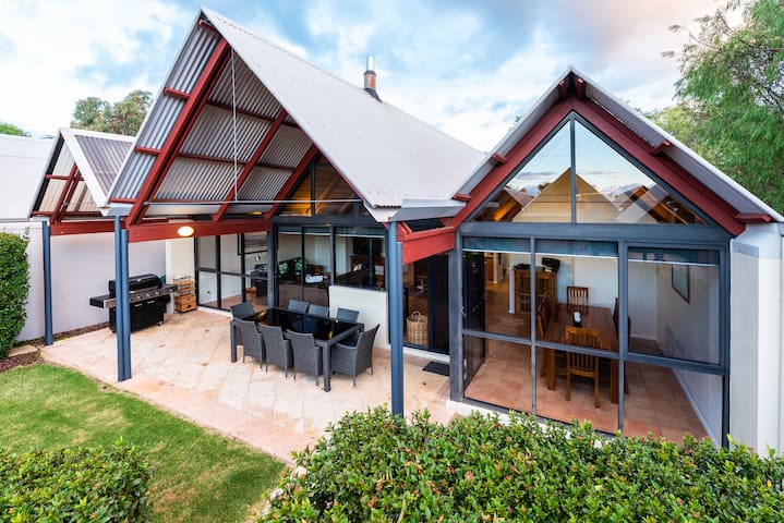 Whalers Cove Villas, Villa Eliza