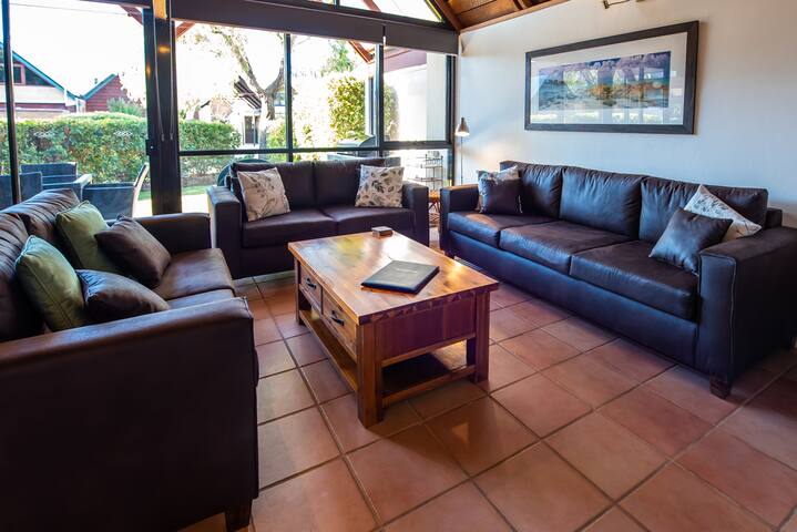 Whalers Cove Villas, Villa Eliza gallery image 2