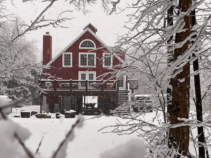 The Lodge at Crider Creek Farm stays for Rent in Bland, Missouri