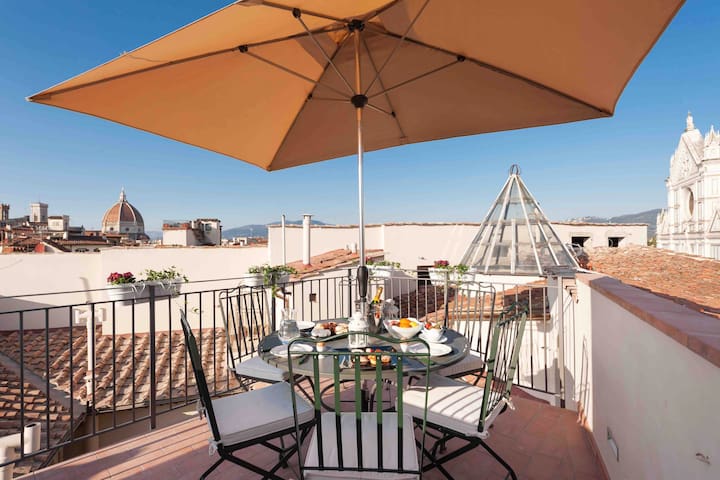 Santa Croce Penthouse w/ Rooftop Patio & Lift