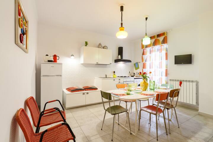Vintage Cozy Apartment. Great Location in Naples