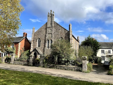 Stunning Gothic Chapel near Hay-on-Wye