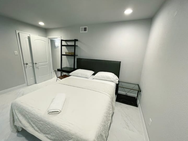 Bedroom 4 - Queen Size Bed with Study/Working Table/Space