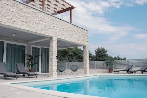 Two Modern Villas with Pool and Spa
